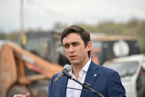 “Primero hay que construir y después discutir candidatos”