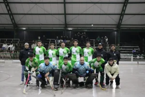 ¡Campeón y ascenso! Estudiantil volvió a lo más alto del hockey