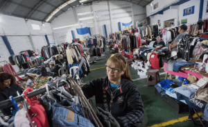 Ropa por kilo en Rodeo: el Municipio decidirá si la feria puede abrir